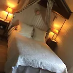 La Roseraie Bed and Breakfast Trizay