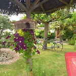 La Roseraie Bed and Breakfast *