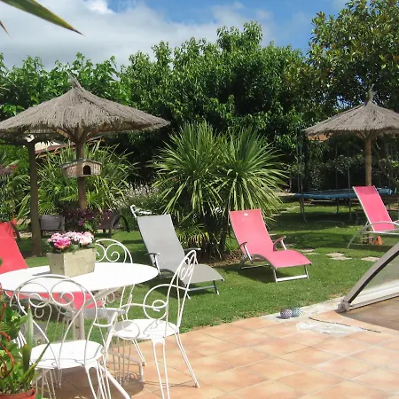 לינה וארוחת בוקר La Roseraie *