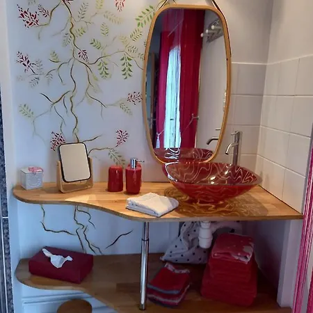 La Roseraie לינה וארוחת בוקר Trizay