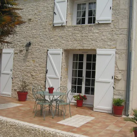 La Roseraie לינה וארוחת בוקר *