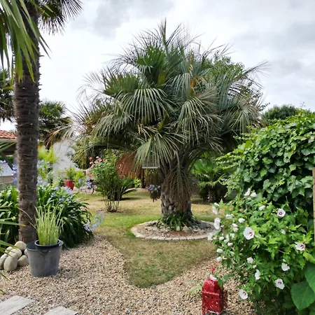 La Roseraie Bed & Breakfast *