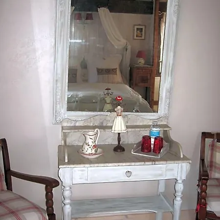 La Roseraie Bed & Breakfast *